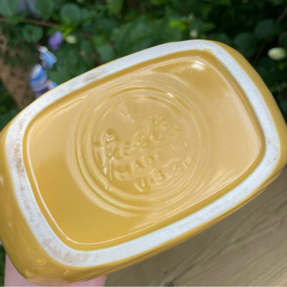 SOLD Fiesta Ware Medium Disc Pitcher Daffodil Marigold Yellow Homer Laughlin - Picture 7 of 11